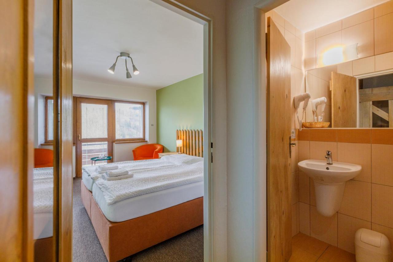 Hotel Rusava エクステリア 写真