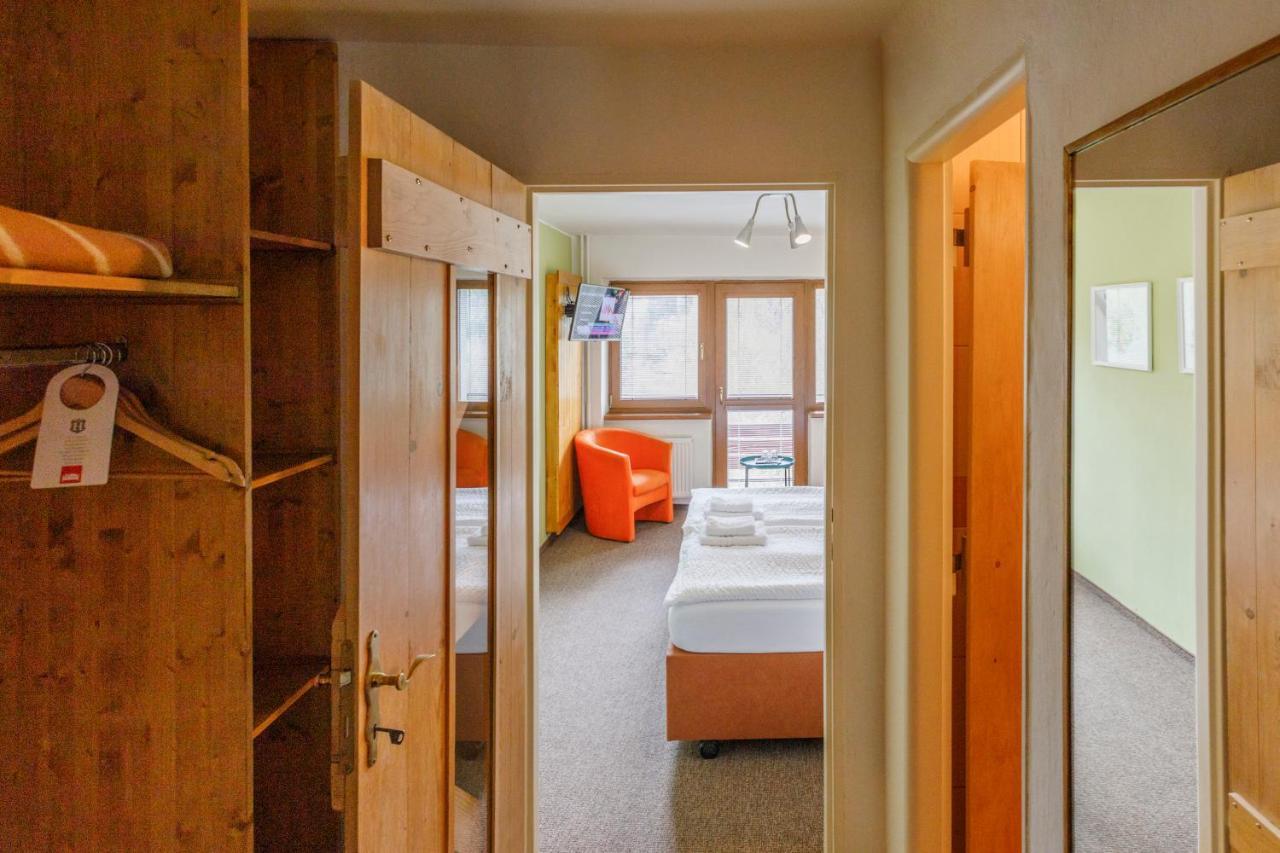 Hotel Rusava エクステリア 写真